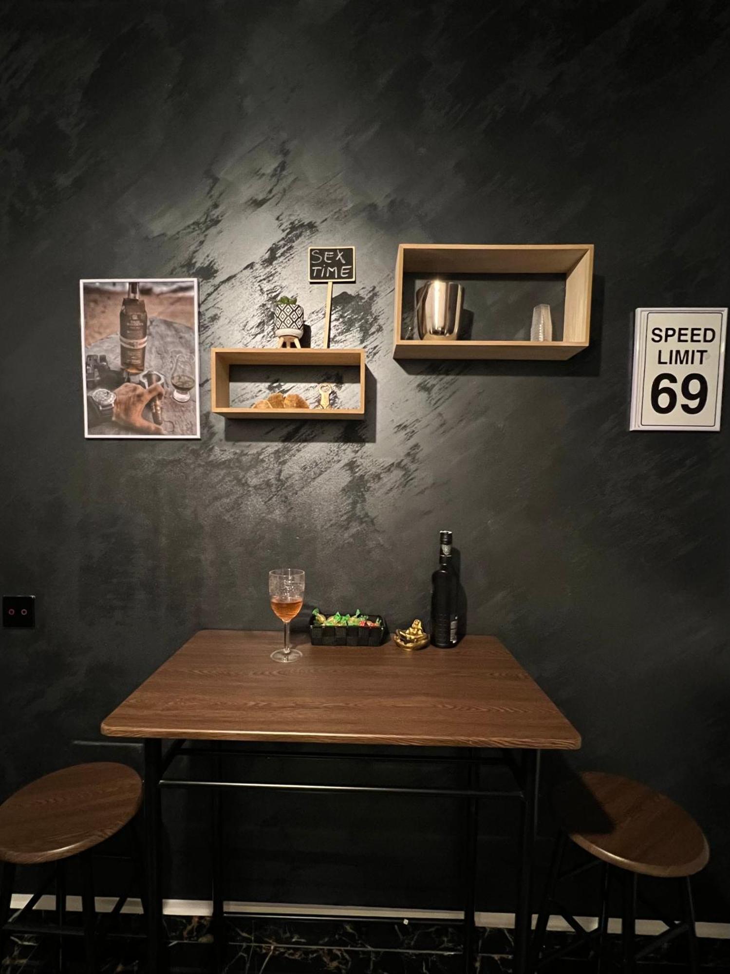 Adult Only Fantasy Room Букурещ Екстериор снимка